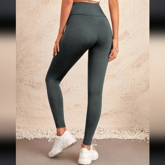 Solid Wide Waistband Leggings - Picture 2 of 3